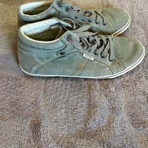 Taos womens size 10 sage green top star canvas high tops
